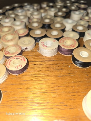 Lot of 100 Full Bobbins of Sewing Thread - Atco Star Bobbin - American Thread - Picture 7 of 9