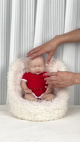 Adorable muñeca bebé renacido dormida de 15" niña recién nacida cuerpo completo juguete de silicona para niños pequeños - Vídeo 1 de 1