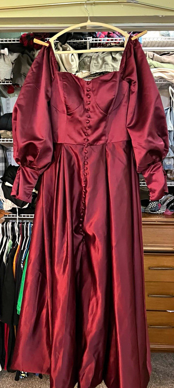 Women's Renaissance Theme Burgundy Long Sleeve Long Costume Dress size 12-15