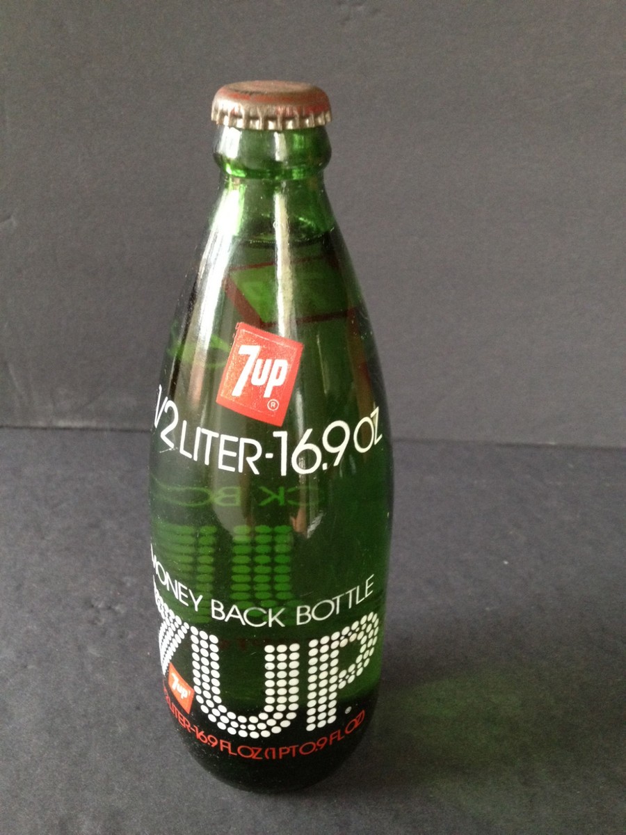 Very Cool Retro Vintage 1983 7up Full Unused Glass Bottle 1/2
