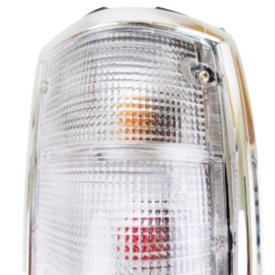 Luz trasera lente transparente cromada + par de bombillas para Mazda B2000 B2200 B2500 1985-98 UTE. Foto 4 de 4