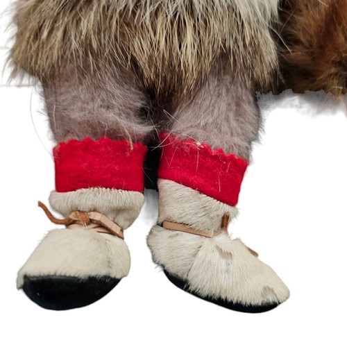 Muñeca esquimal vintage con piel hecha en Alaska cara tallada - Imagen 10 de 10