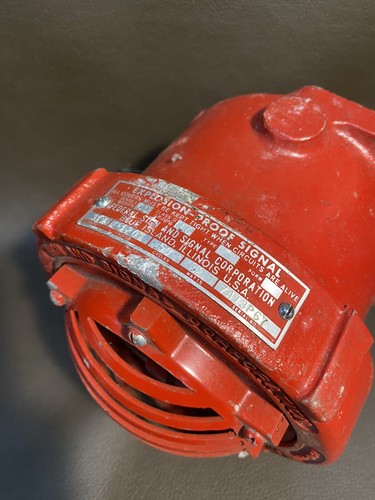 Red Federal Sign And Signal Explosion Proof Signal 8242-CB - Picture 3 of 9