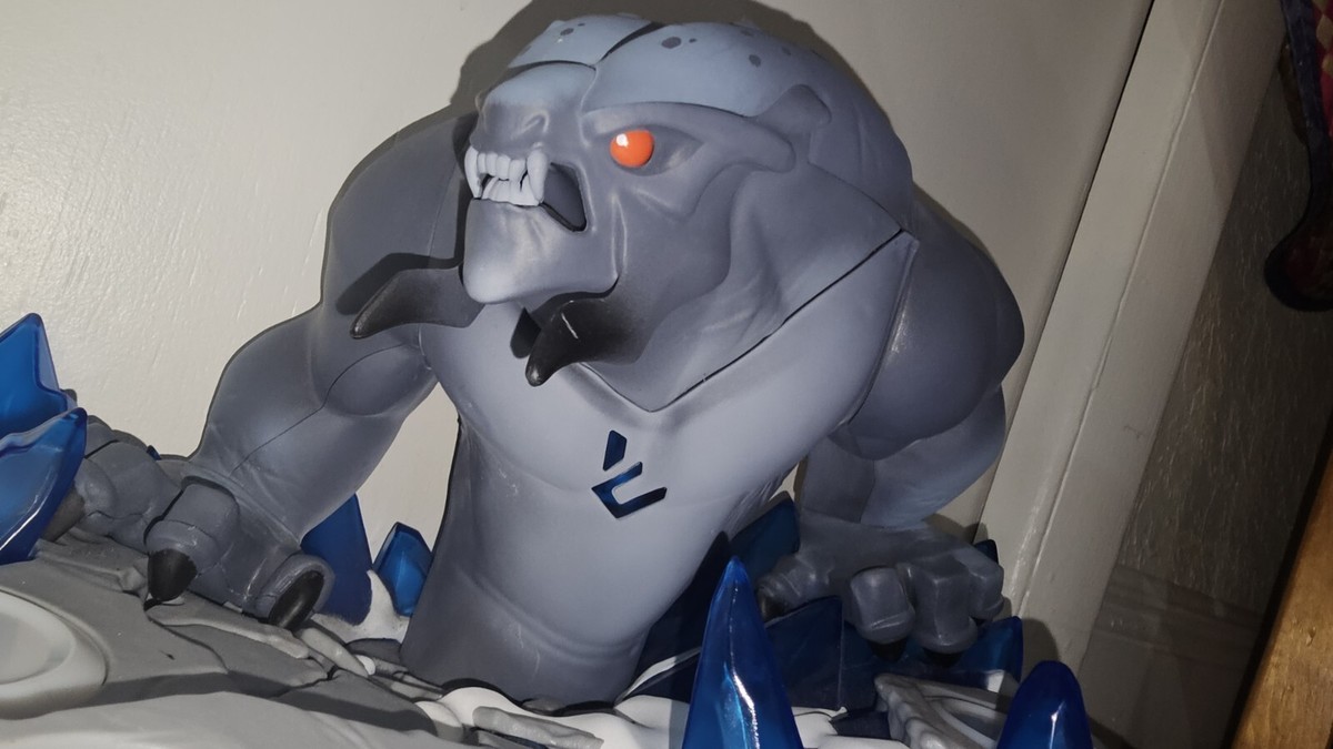 Disney Infinity 2.0 Collectors MARVEL FROST GIANT BEAST 18”Base