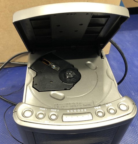 RCA RP3751A AM FM Radio CD Player Alarm Clock Stereo - Picture 3 of 8