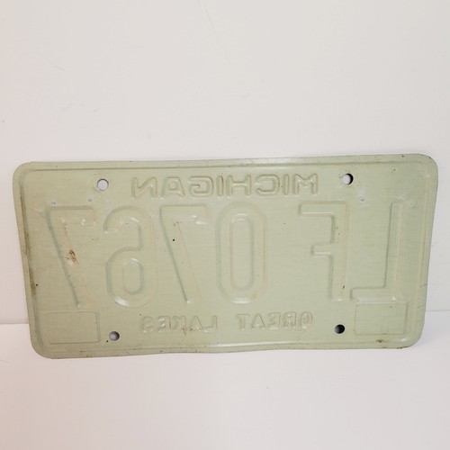 Vtg Michigan 1987 Auto License Plate Man Cave LF 0767 Wall Decor Collector - Picture 2 of 3