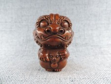 Statua leone Netsuke giapponese in legno di bosso intagliato a mano - stile orientale