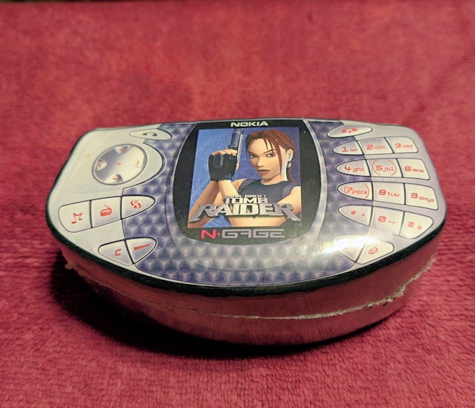 LARA CROFT Tomb Raider Nokia N-Gage E3 2003 Black T-Shirt Still LARA CROFT Tomb Raider Nokia N-Gage E3 2003 Black T-Shirt Still