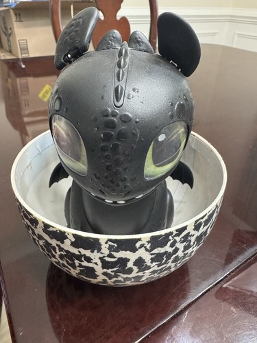 How To Train Your Dragon Hatching Toothless Interactive Figure Half Egg & Fish