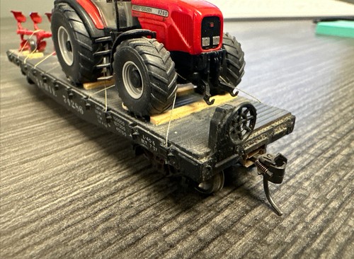 HO Scale Custom Flat Car w/Massey Tractor /Kadee Couplers Erie #74286 Preowned - Picture 4 of 6