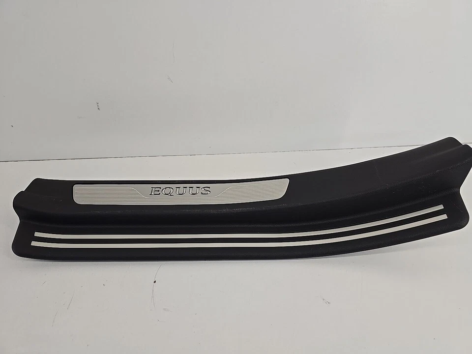 Placa de desgaste del umbral de la puerta trasera izquierda Hyundai Equus 2012-2016 OEM Foto 3 de 4
