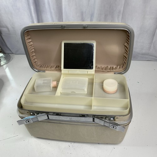 Vintage Samsonite Silhouette Train Cosmetics Makeup Case Accessories & 2 Keys