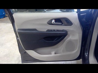 PACIFICA  2020 Front Door Trim Panel 1064718