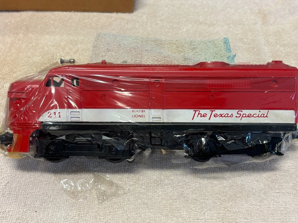 Lionel Texas Special 211 F3A Locomotive w/Lubrication No. 927-90, Looks NIB - Image 4 of 4