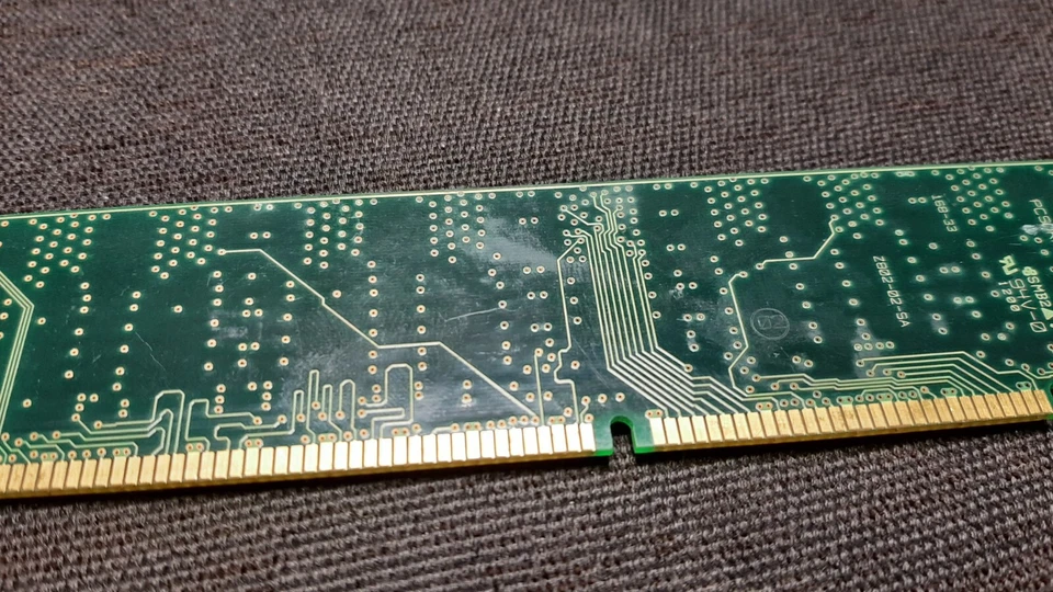 Infineon 64MB SDRAM 133MHz CL3 DIMM Module - HYS64V830GU-7.5-C - Image 4 of 4