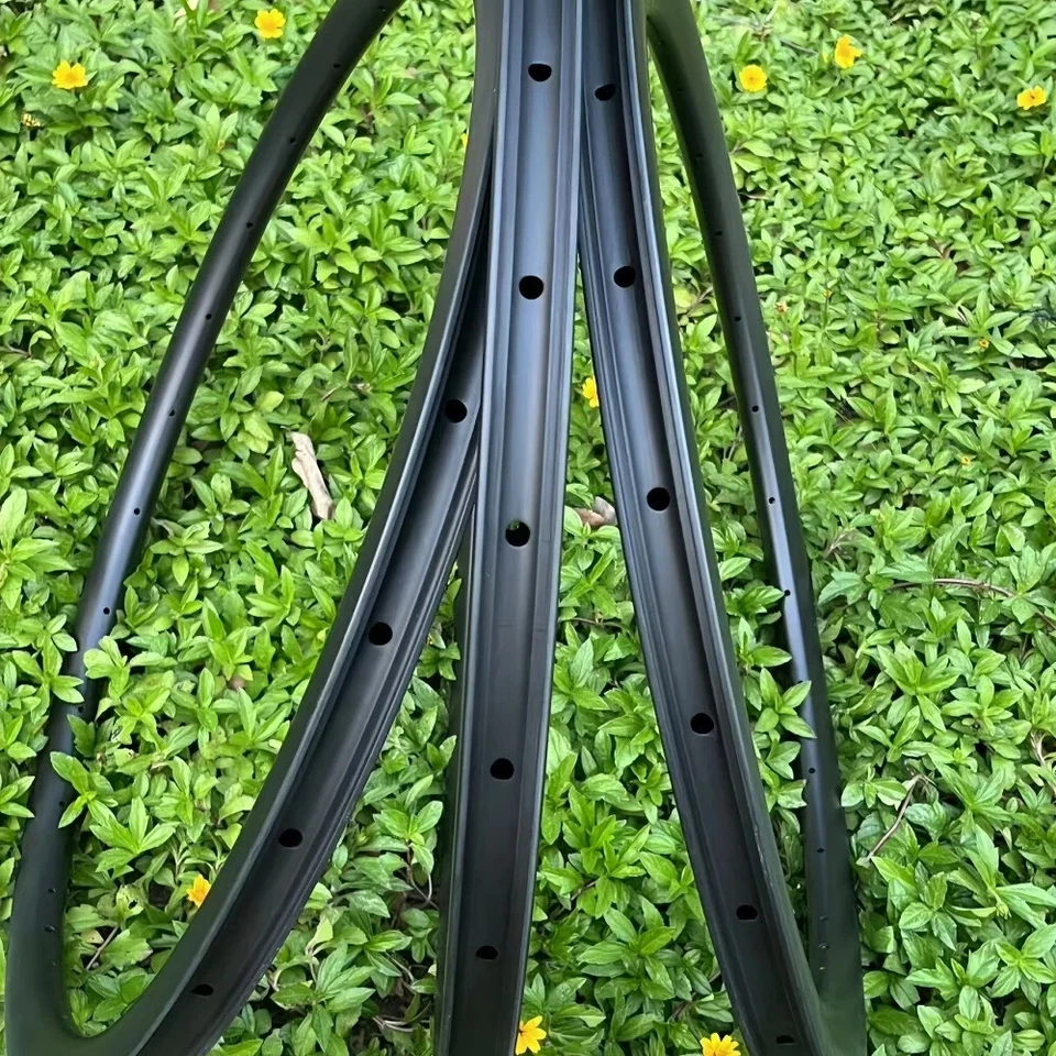 700C bicicleta de estrada cascalho aros de carbono 30mm * 30mm freio a disco sem câmara roda sem gancho - Imagem 3 de 4