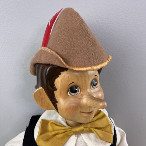 RARA bambola musicale in legno Xenis Pinocchio #236/350 con scatola e certificato FUNZIONANTE - Foto 1 di 22