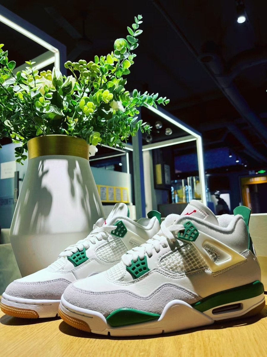 Size 13 - Jordan 4 Retro SP x Nike SB Mid Pine Green for sale