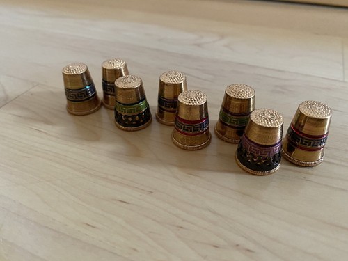 8 Fingerhüte Metall Tombak Meander Bordüre Bunt Sammelobjekte - Bild 3 von 4