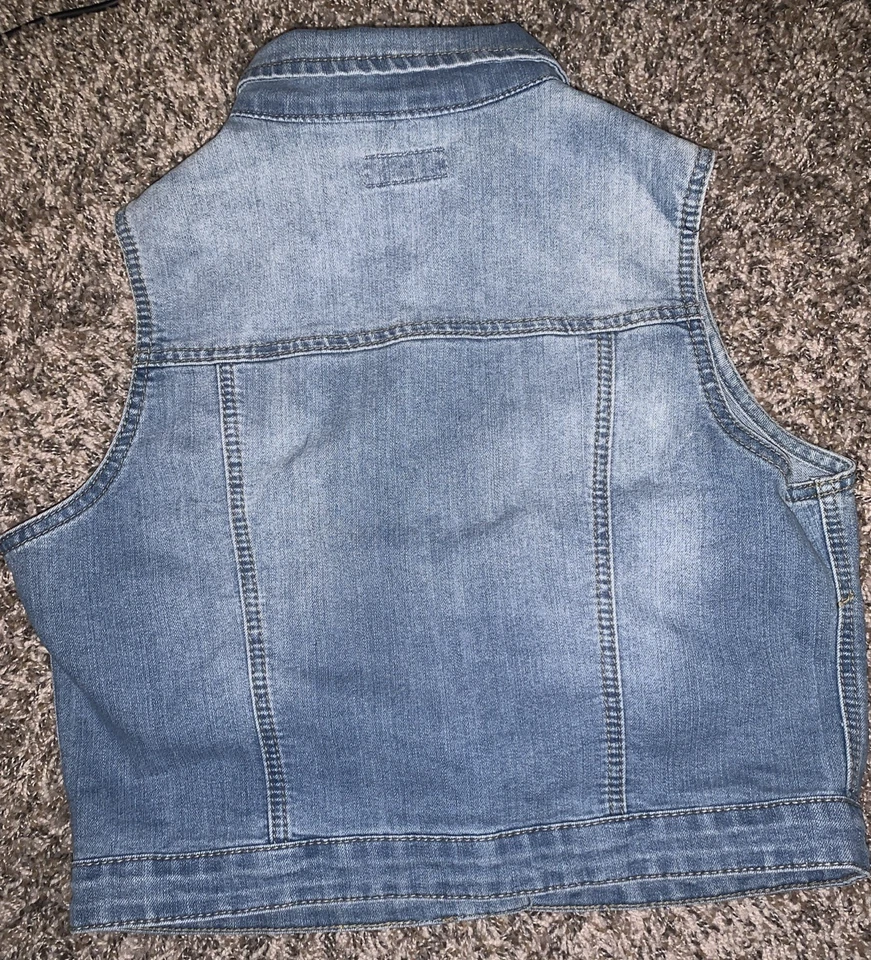 EARL JEAN Women's Cropped Classic Denim Trucker Vest in Vintage Blue M - Image 2 of 4