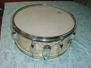 VINTAGE 50's / 60's MOTS PEARLOID SNARE DRUM / 14" X 6 1/2" / VERY COOL