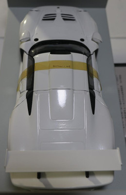貴重UTモデルズ製 ポルシェ911GT1白1／18中古品