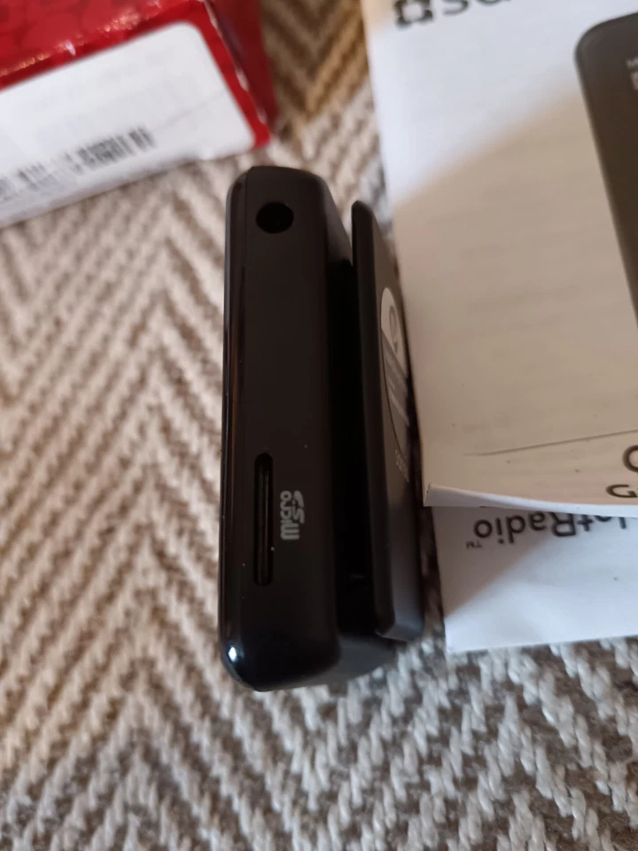 RARE COLLECTIBLE  SanDisk Sansa Clip + Plus 8gb MP3 Music Player Black - Image 4 of 4