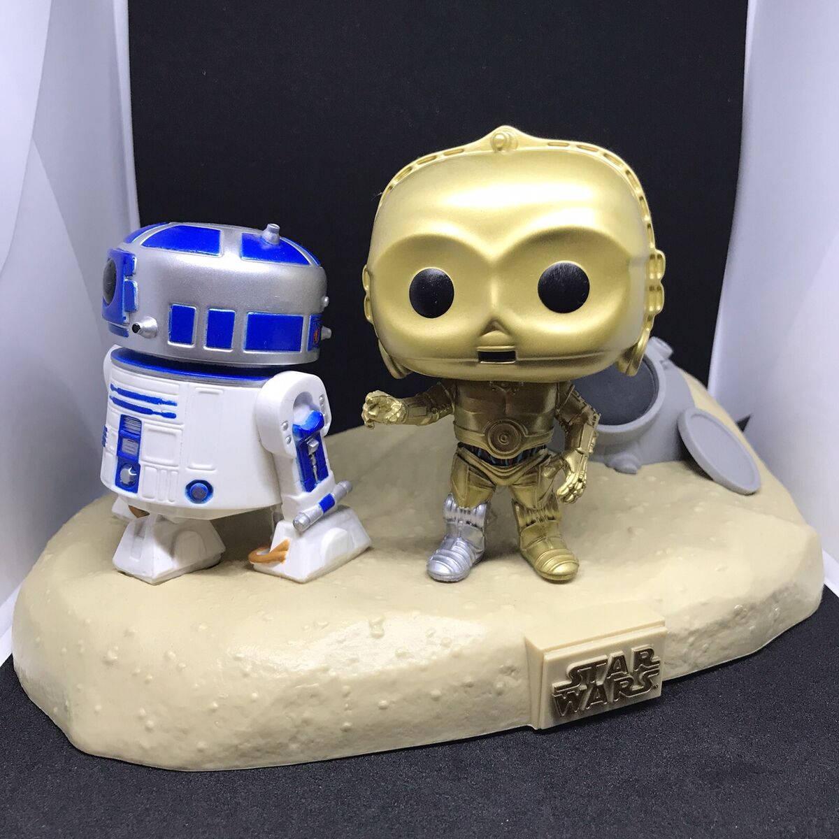 Funko POP Star Wars Movie Moments ESCAPE POD LANDING R2-D2 C-3PO #222 USED Funko POP Star Wars Movie Moments ESCAPE POD LANDING R2-D2 C-3PO #222 USED