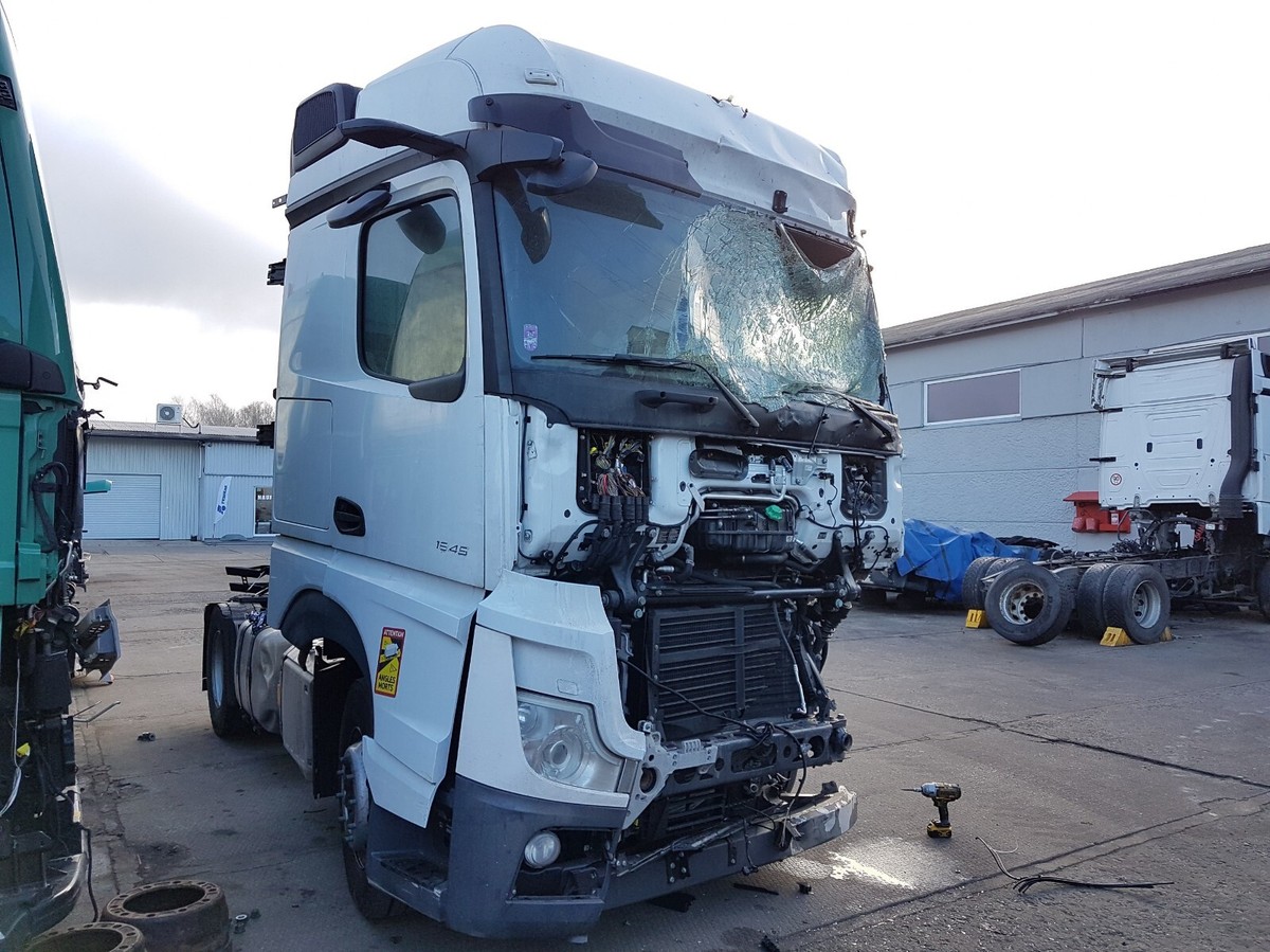 その他 Mercedes-Benz Actros MP3 & IVECOSpecial Pressrelease | Daimler Truck