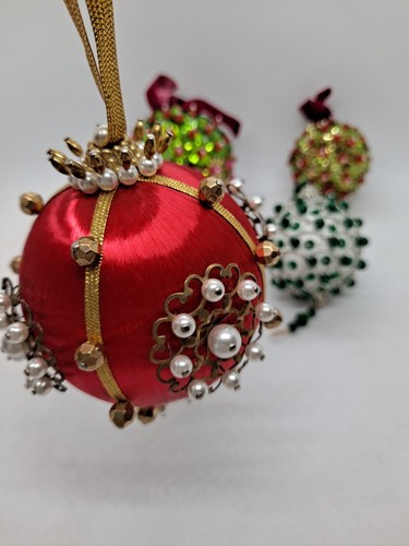 Set Of 5 Beaded And Sequined Ornaments - Picture 7 of 12