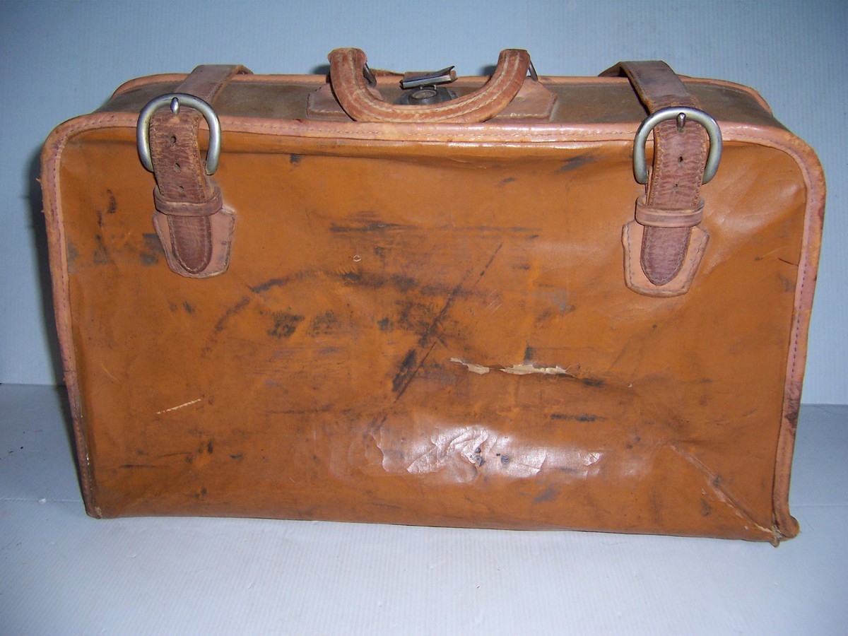 VINTAGE VAL-A-PAK WARDROBE SUITCASE VALET PREVIOUSLY OWNED BY