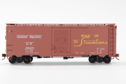 Coche de carga de acero HO Accurail Union Pacific 40 ft AAR de una sola puerta #198439 + freno KD Ln | Zustand: Used