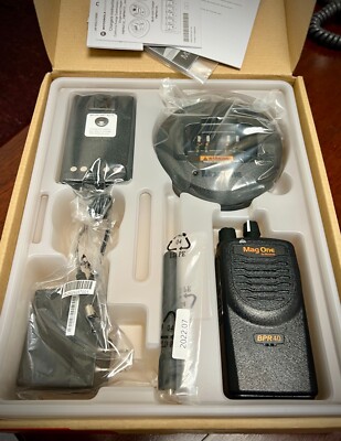 MOTOROLA Mag One BPR40 UHF (450-470MHz) 16-Channel 4-Watt Analog 2-Way Radio NIB
