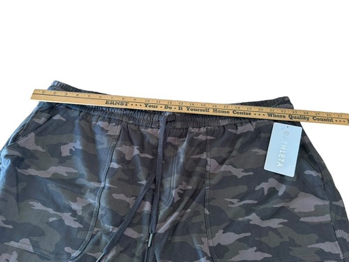 NUOVO pantaloncino donna Athleta Farallon mimetico attivo elastico in vita nero oliva taglia 26 - Foto 7 di 8