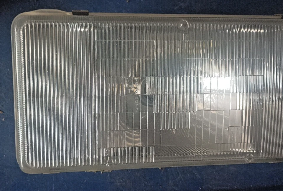 Conjunto de faros europeos pasajero derecho Cadillac Brougham 90-92 LOC-140 Foto 2 de 4