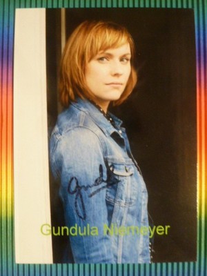 Gundula Niemeyer, autograph card known from ''The Mountain Rescuers''