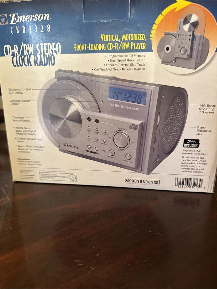Radio Reloj Estéreo CD Emerson CKD2328 AM/FM con Panel Oscilante Nuevo Foto 2 de 2