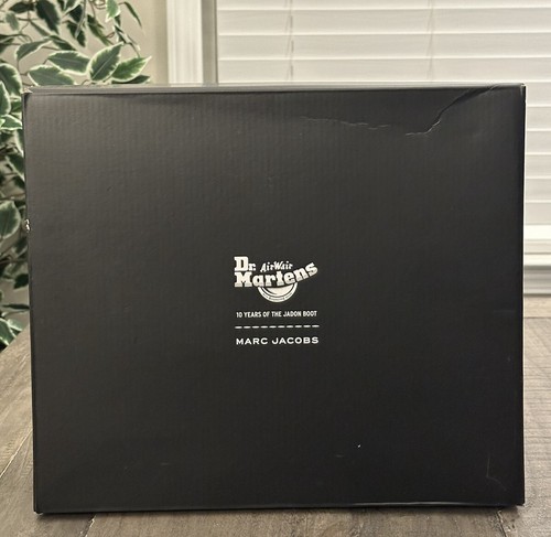 Stivali Dr. Martens x Marc Jacobs donna US 7 Vegan Jadon MJ neri con ciondolo argento - Foto 14 di 17