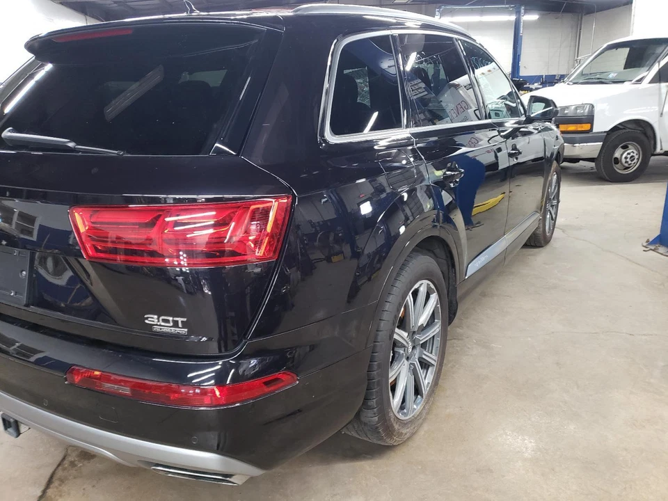 Muelle neumático trasero derecho AUDI Q7 18 19 20 --22K-- Foto 2 de 4