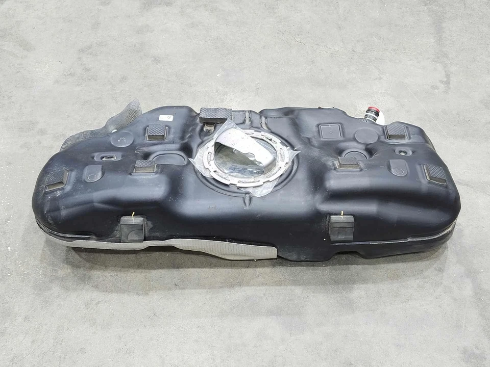Conjunto de tanque de combustible Kia Rio 2018-2023 tanque de gasolina genuino OEM 31150-H9500 Foto 3 de 4
