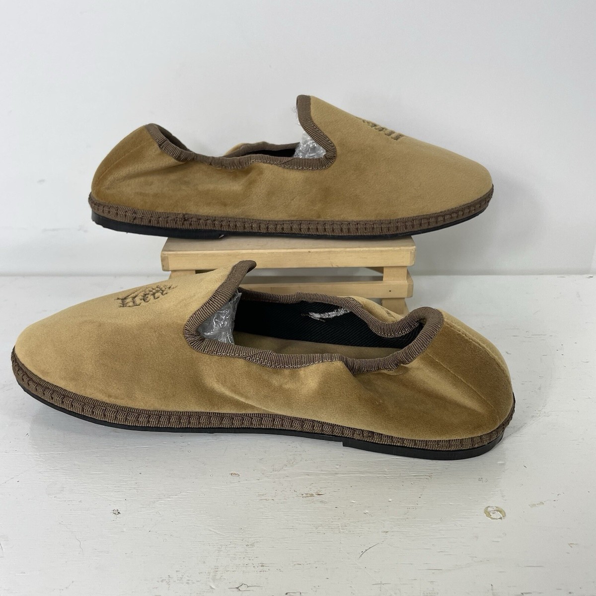 BN Four Seasons Private Jet Experience Velvet Slippers By  display picture 2