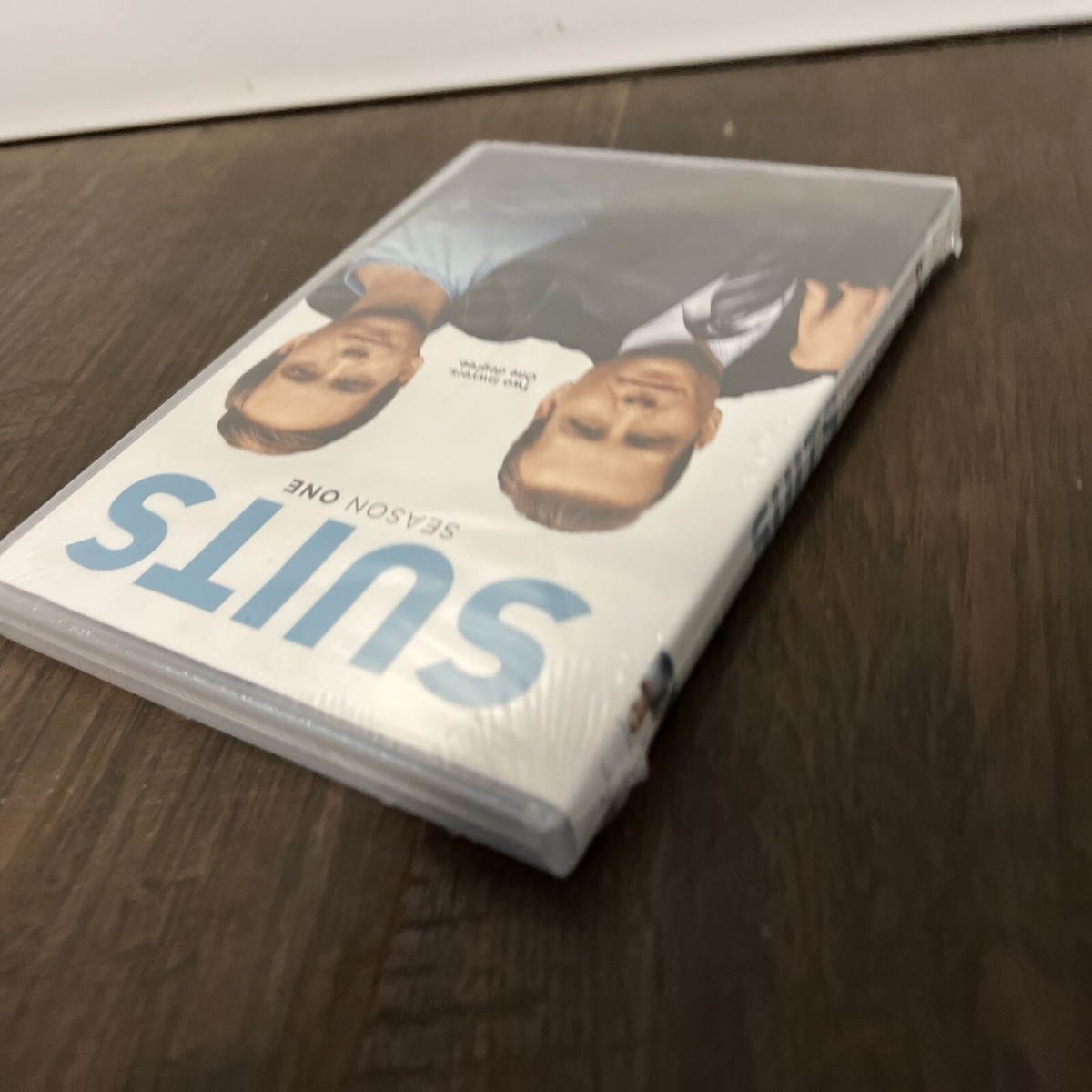 アメリカドラマ　SUITS DVDボックス Amazon.com: Suits (Seasons 1-3) - 11-Disc BoxSet ( Suits