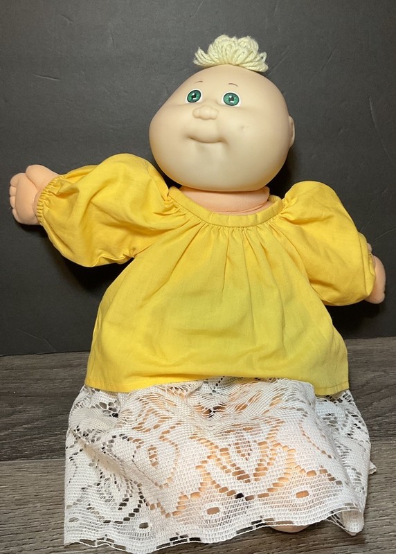 Cabbage Patch Kids Doll,VTG 1985 Preemie Girl Green Eyes,Blond Hair Tuft, Dimple