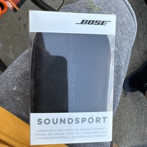 Bose Sport Earbuds with charge case Baltic Blue EUC Model #427929