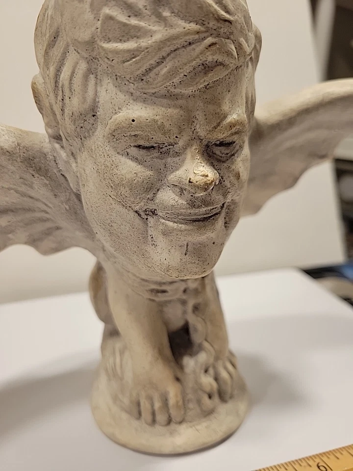 Rara escultura de querubín sonriente diablo jardín vintage con alas Foto 2 de 4