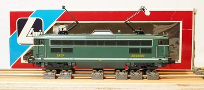 Locomotive électrique verts normaux en fonction d'éclairage pour modélisme ferroviaire à l'échelle HO