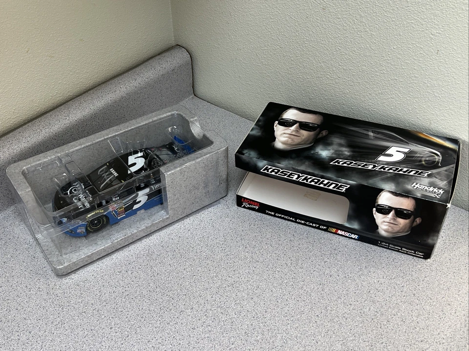 Kasey Kahne # 5 Time Warner Cable 2015 SS 1:24 Scale Stock Car 1 of 637 - Image 4 of 4