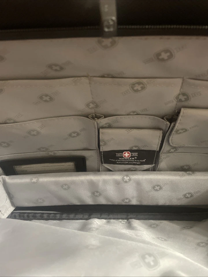 Swiss Gear Wenger 便携式电脑 电脑机箱 单肩包 邮差包 公文包 16x12x4” — 第 3/4 张图片