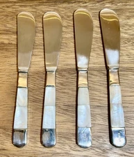 Vintage Set of 4 Towle Mother of Pearl Inlay Spreaders Knives Set 5 3/8" in Box