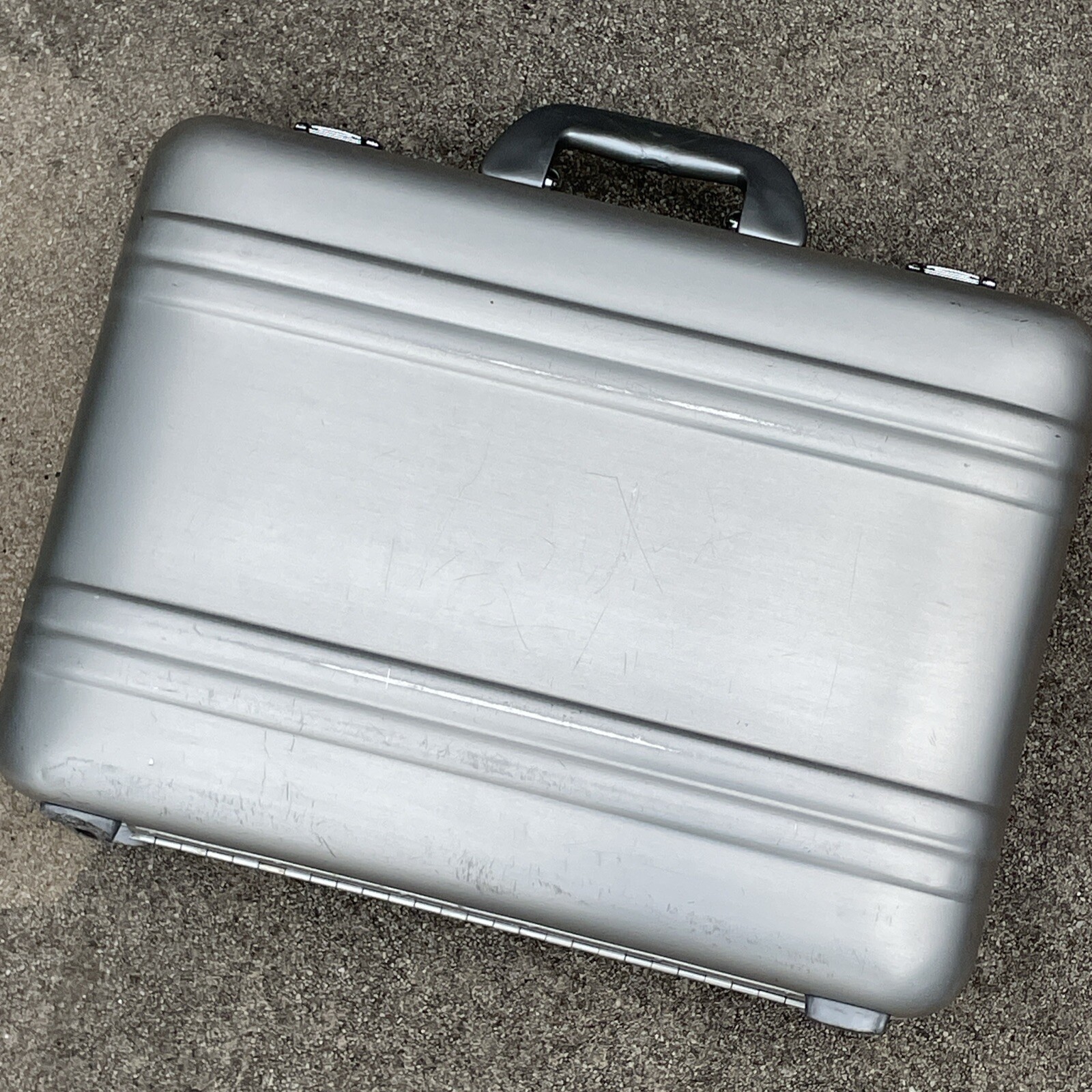 ZERO HALLIBURTON Attache Case Plain Aluminum Briefcase, Combo Lock 18 x 14 x 5 eBay